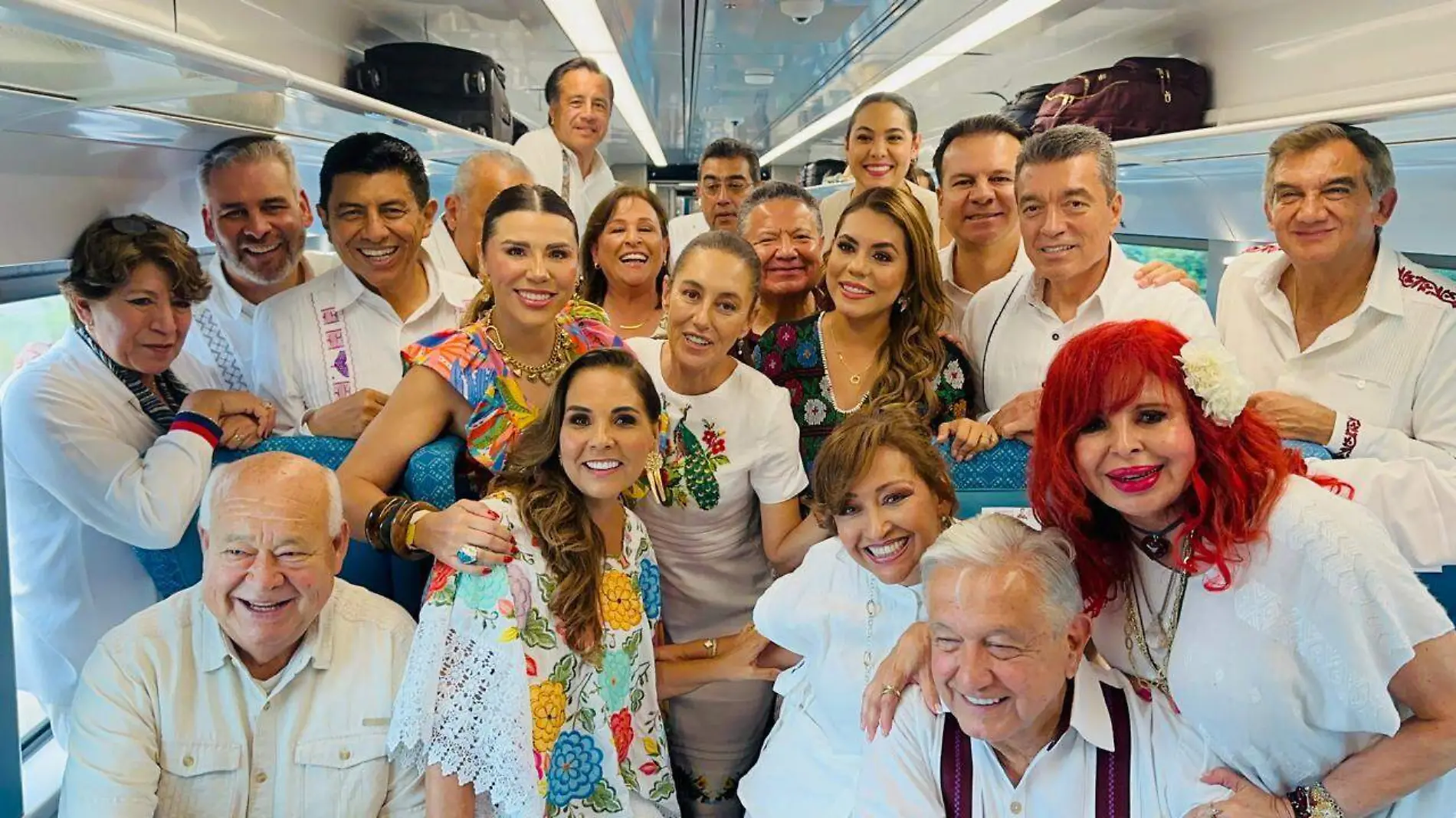 Estuvieron con AMLO en el viaje inaugural del tren P'atal de Cancún a Chichen Itzá